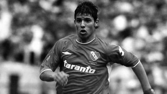 Pusineri no dudó: Le estamos guardando la camiseta 10 al Kun Agüero