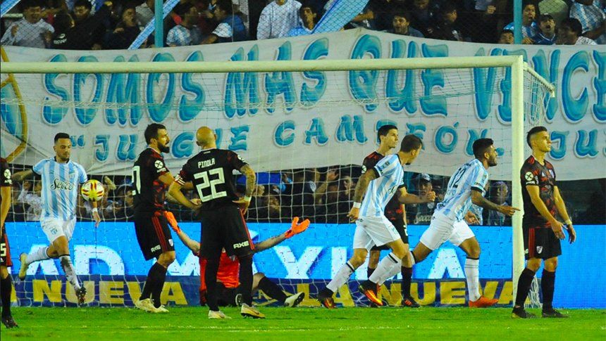Copa de la Superliga: Atlético Tucumán goleó 3-0 a River como local y tiene un pie en la semifinal
