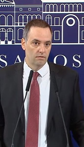 El Gobierno anunció que tomará medidas para evitar una catástrofe y adelantó cómo será el mensaje de Caputo