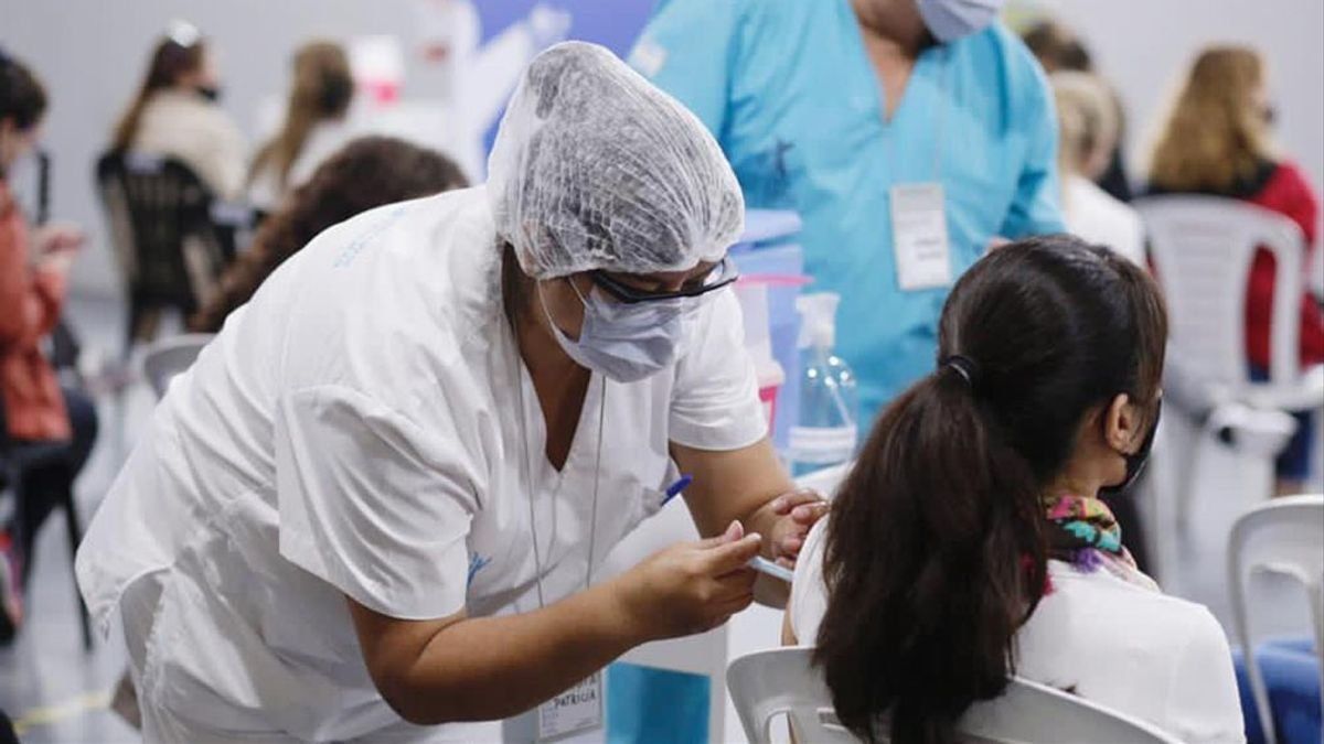 Vacunación en CABA: desde hoy ya pueden inscribirse las personas entre 35 y 39 años