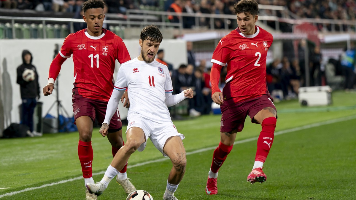 Lucas Blondel fue titular con la n&uacute;mero 2. (EFE)