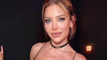 La foto de Evangelina Anderson con un hombre desnudo en Alemania que se volvió viral