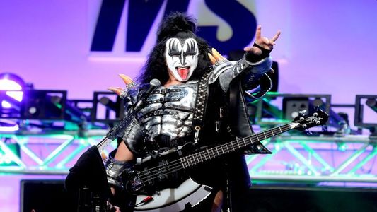 Gene Simmons de Kiss elogió al recolector de basura mexicano que se hizo viral por trabajar disfrazado como el músico