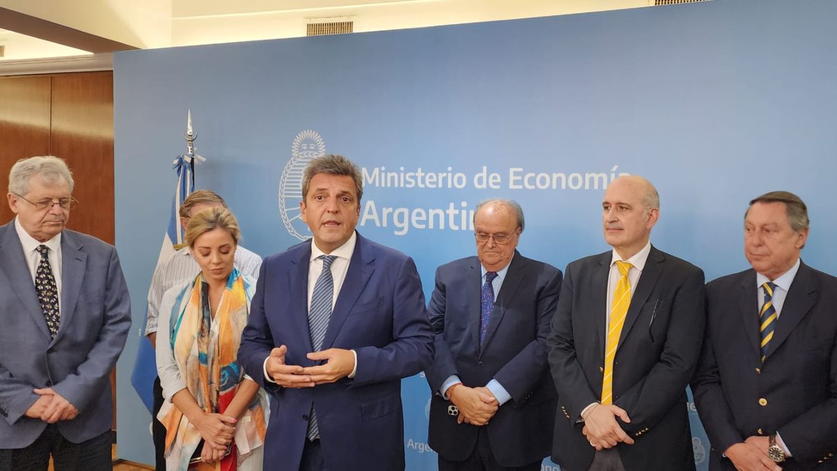 Contrarreloj: Sergio Massa y el equipo económico diseñan medidas para contener la sangría de reservas y aumentar las exportaciones. Foto: Archivo Ministerio de Economía.