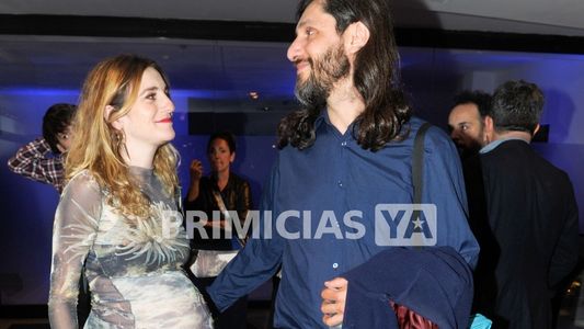 Julieta Zylberberg, embarazadísima y a los besos con su novio en el estreno de El Rapto: las fotos