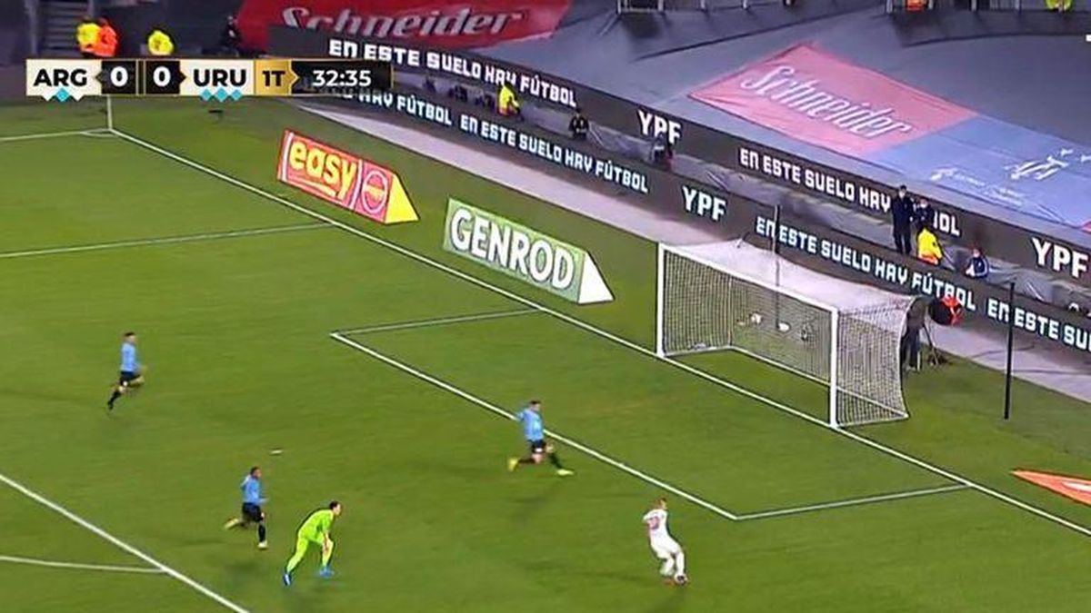 Lo Celso y un fallo increíble ante Uruguay.&nbsp;
