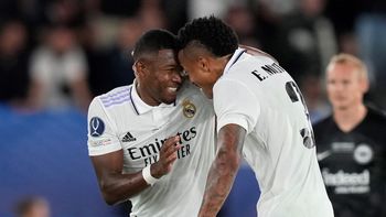 El gol de Alaba que puso arriba al Real Madrid contra el Frankfurt de Borré por la Supercopa europea
