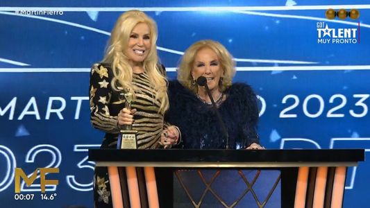 Conmovedor encuentro de divas: Mirtha Legrand le entregó el Martín Fierro de Brillantes a Susana Giménez