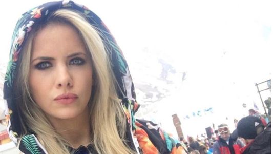 Alejandra Maglietti, súper sensual y topless en la cama