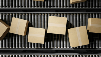 Una caja antigua sobre una mesa de madera, cerrada pero con una pequeña rendija abierta, como esos recuerdos que insisten en volver. Foto: Internet/Sueño. Una caja antigua sobre una mesa de madera, cerrada pero con una pequeña rendija abierta, como esos recuerdos que insisten en volver. Foto: Internet/Sueño.