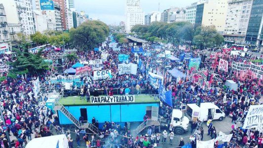 Miércoles caliente en el microcentro: acampe, ollas populares y marcha de los maestros