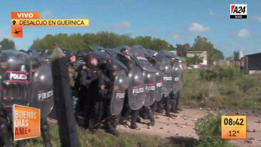 Tensión en Guernica: incidentes y enfrentamientos en el operativo de desalojo