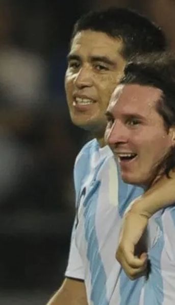 Riquelme, en el día de su cumpleaños: Tuve la suerte de jugar con Messi y Maradona