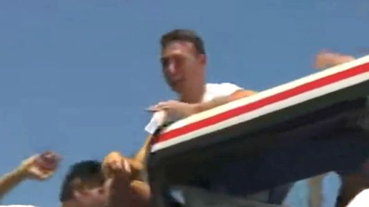 El llanto de Lionel Scaloni al saludar a los hinchas durante la caravana de la Selección Argentina