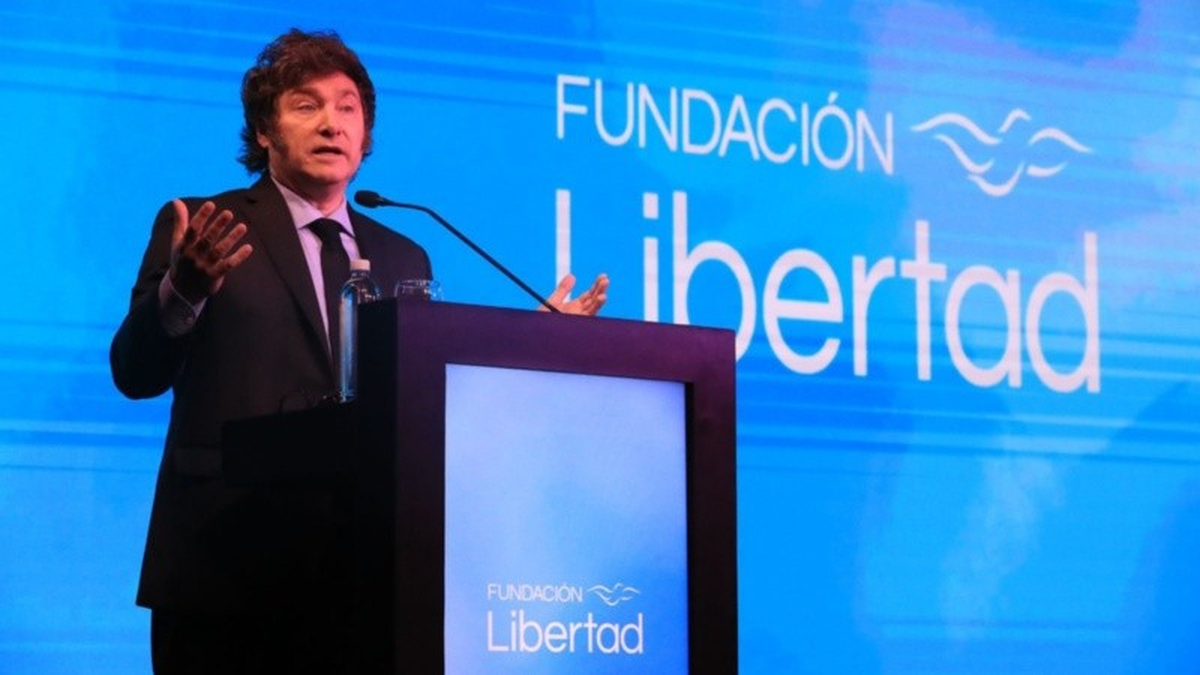 "Hay errores no forzados por su histrionismo y verborragia", dijo el Presidente de la Fundaci&oacute;n Libertad sobre Milei.
