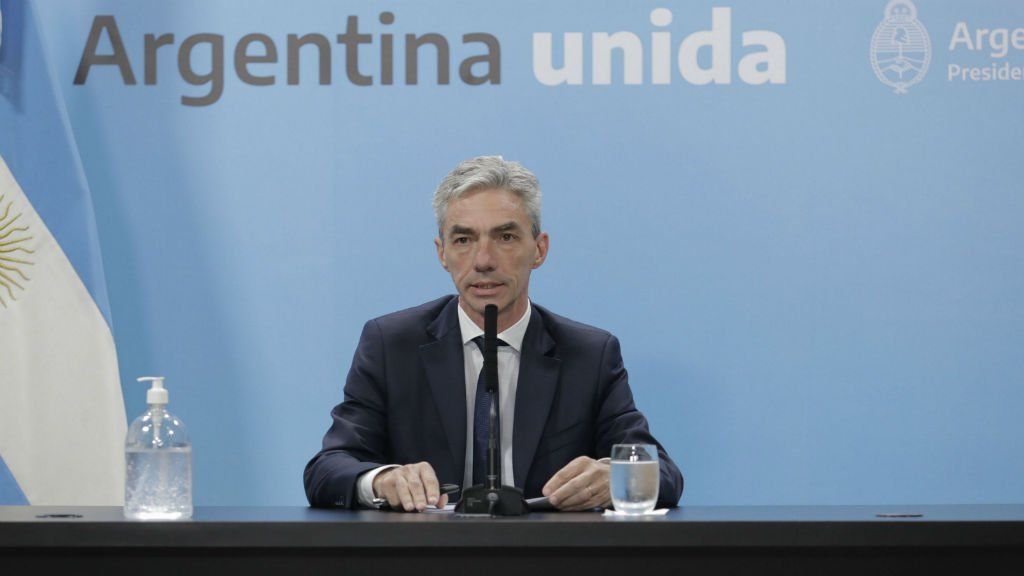 Para el Ministro de Transporte, la habilitación para micros de larga distancia se piensa aún a largo plazo