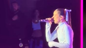 Videos exclusivos de Tini Stoessel en el recital de Young Miko en Rosario: dedicatorias, bailes y besos