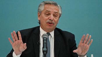 La vida privada de Alberto Fernández vuelve al centro de la escena: crecen las versiones de un romance con una exfuncionaria del PRO.