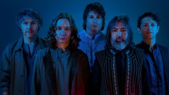Babasónicos presenta su show de tres actos en el Hipódromo de Palermo