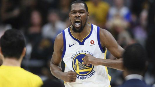 Los Warriors barrieron a los Cleveland Cavaliers y son los bicampeones de la NBA