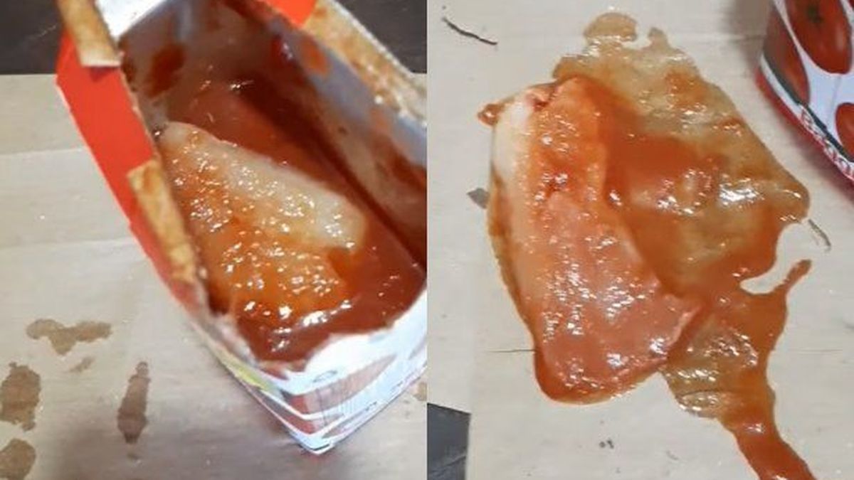Cuando rompí el paquete vi algo extraño arriba: abrieron un puré de tomates y encontraron una toallita femenina