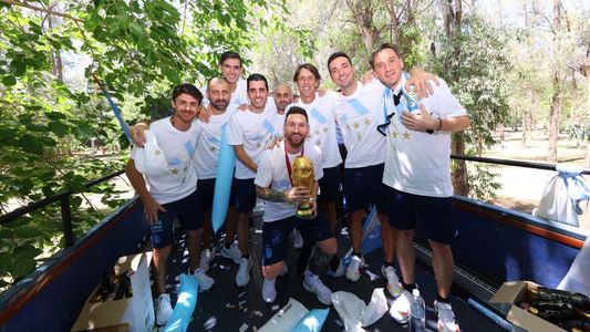 Los jugadores de la Selección Argentina abandonaron el predio de Ezeiza