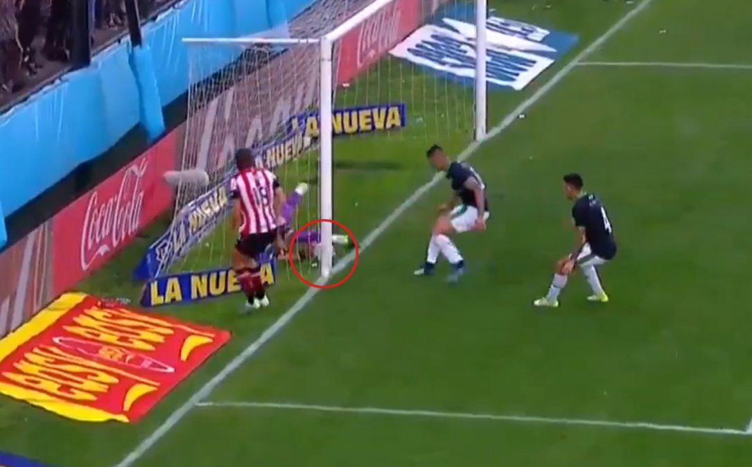 ¡Estaba adentro! El gol lícito que no le cobraron a Estudiantes en su duelo por Copa Argentina