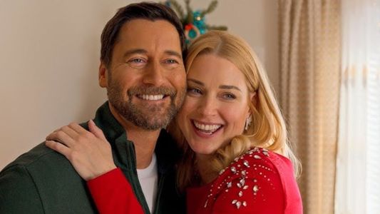 Furor en Netflix por su nueva comedia romántica navideña que está entre las películas más vistas