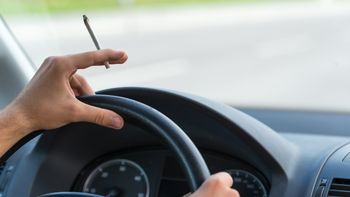Usó la camioneta de su papá y olvidó un cigarrillo chistoso: mirá la desopilante respuesta del papá