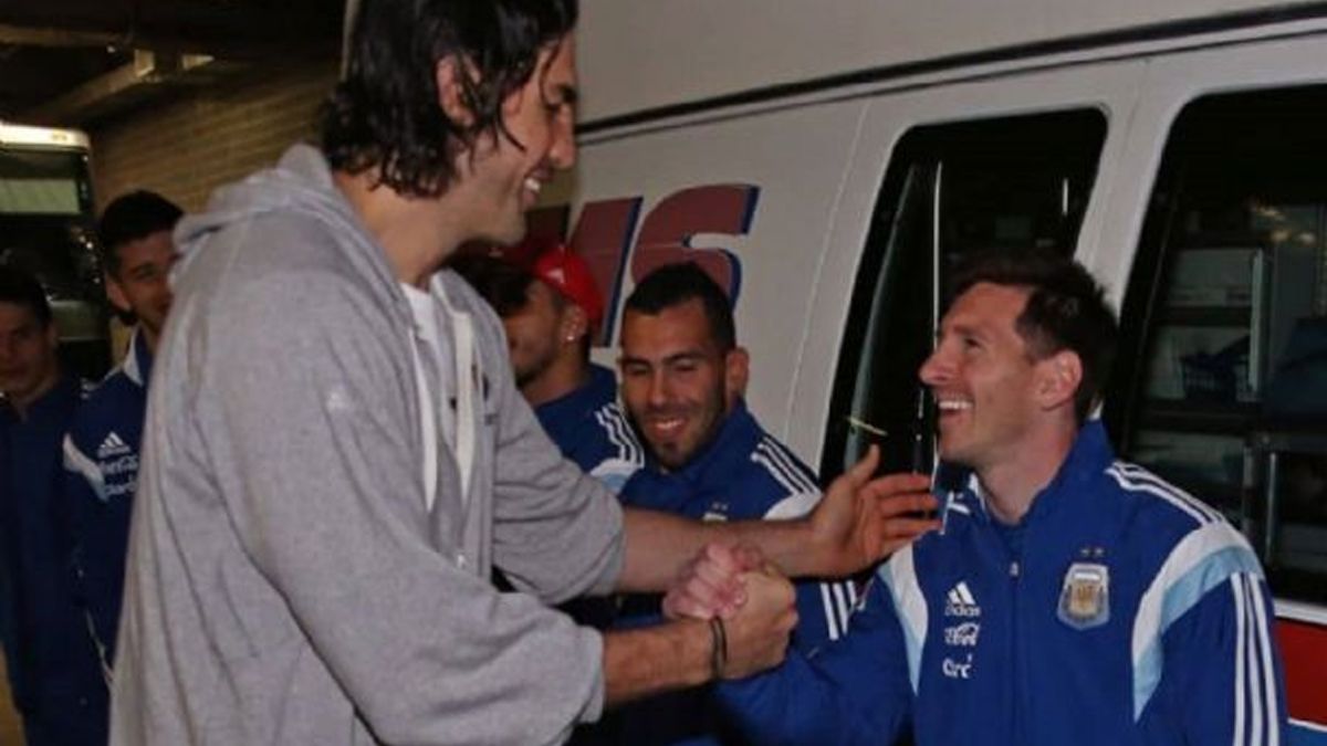 Luis Scola y Lionel Messi&nbsp;