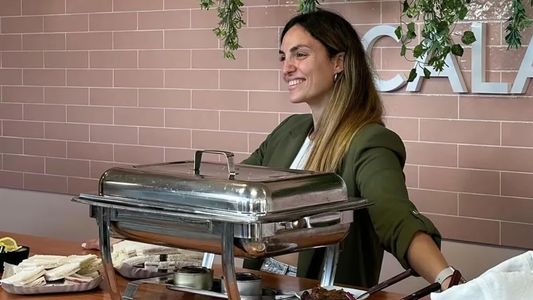 La hermana de Scaloni inauguró su local de pastelería y un detalle enloqueció a los fanáticos