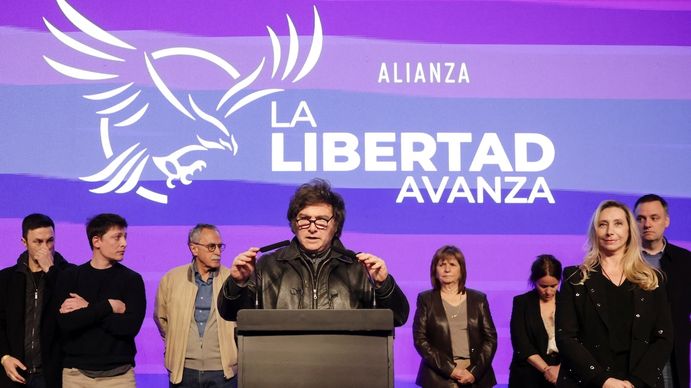 El Gobierno cierra filas con Karina Milei mientras debate la estrategia para revertir la derrota electoral en octubre