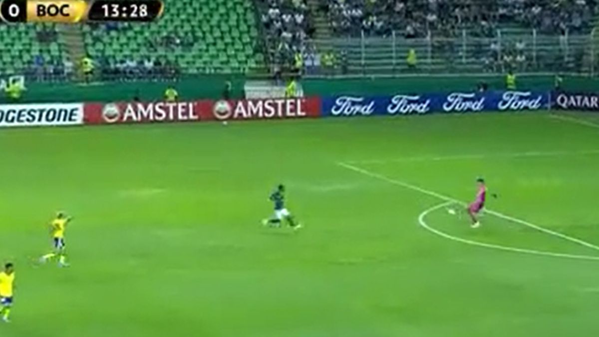 Rossi aterrorizó a todo Boca con su error.