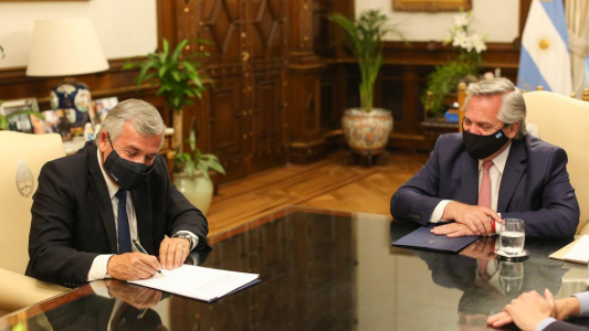 Picardía peronista: Alberto firmó a solas con el radical Gerardo Morales el Pacto Fiscal