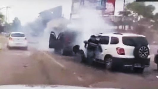 Persecución de película: huían de la policía y protagonizaron un impresionante choque