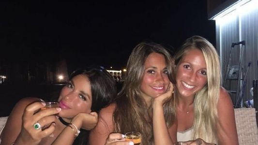 Antonella Roccuzzo se divierte en Barcelona con amigas
