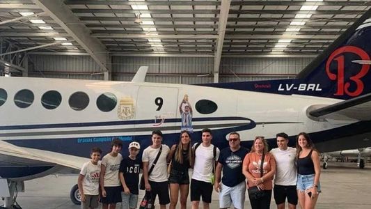 El curioso detalle del avión que llevó a Julián Álvarez a Calchín