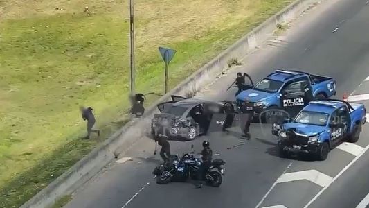 Video: Una cinematográfica persecución policial en la General Paz terminó con 4 detenidos