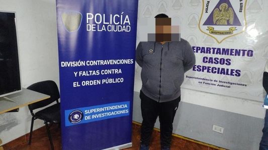 Afiches contra Cristina: detuvieron a tres personas y secuestraron una camioneta