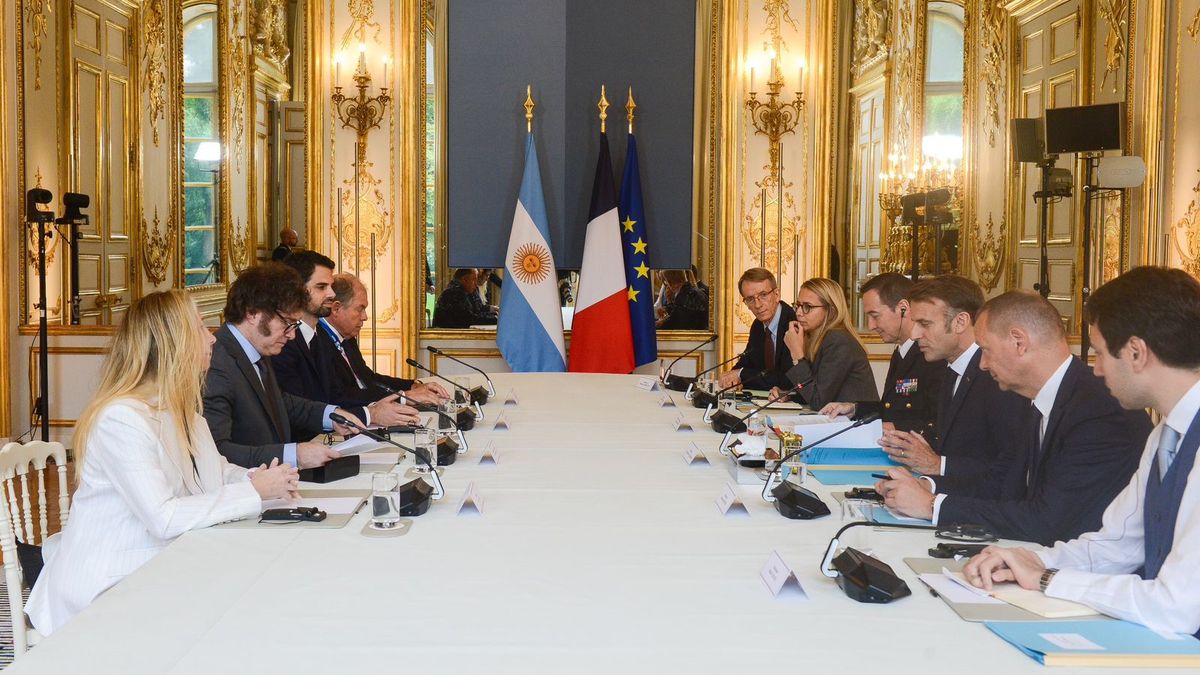Javier Milei y Emmanuel Macron se reunieron durante una hora en el Palacio del Elíseo y se coló la interna con la vicepresidenta Victoria Villarruel. Foto: Presidencia.