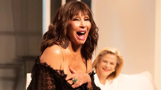 El nuevo video de Moria Casán, en bikini, al natural y sin filtros, dedicado a quienes la critican