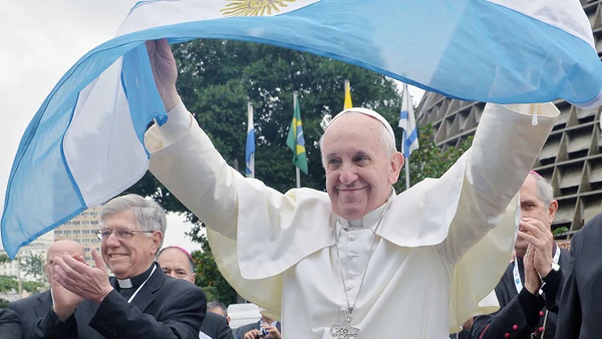 Muy cerca, pero...Francisco hizo su primer viaje fuera de Italia, al Brasil, pero no vino a la Argentina. (Foto: Vis Vaticano)
