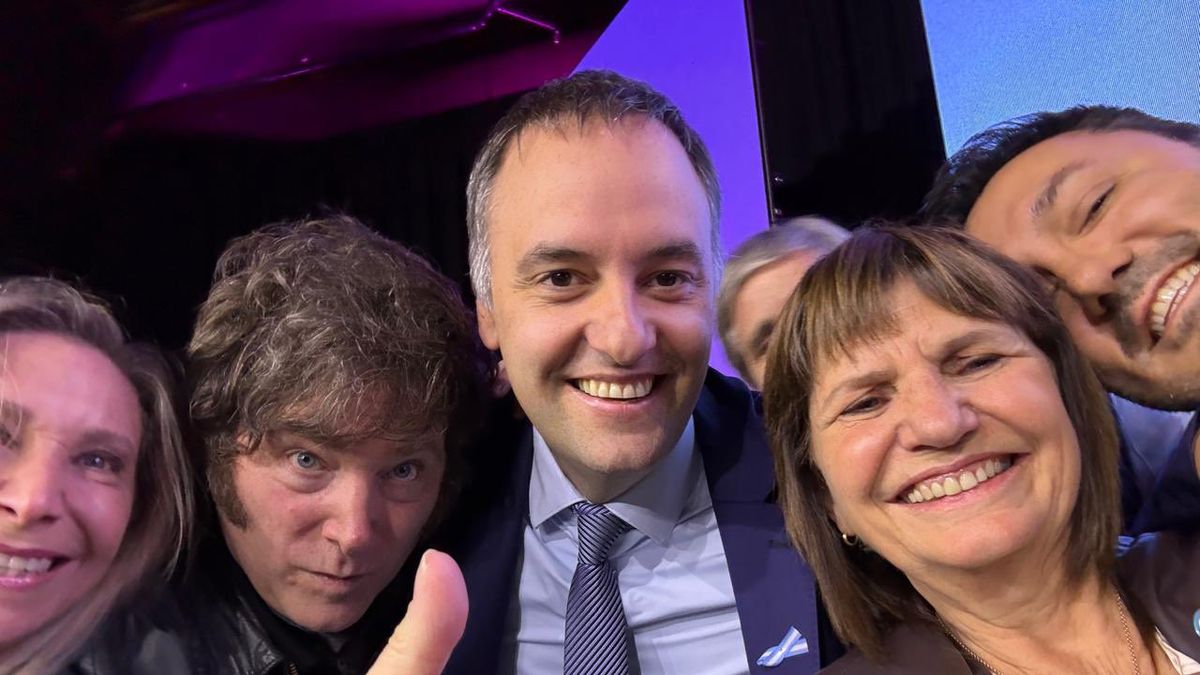 Javier Milei celebra junto a Adorni y parte de sus ministros la victoria en las elecciones porteñas (Foto: archivo).
