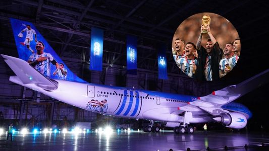 El festejo de los jugadores desde el avión que los trae de vuelta a la Argentina: Brilla, ¿no?