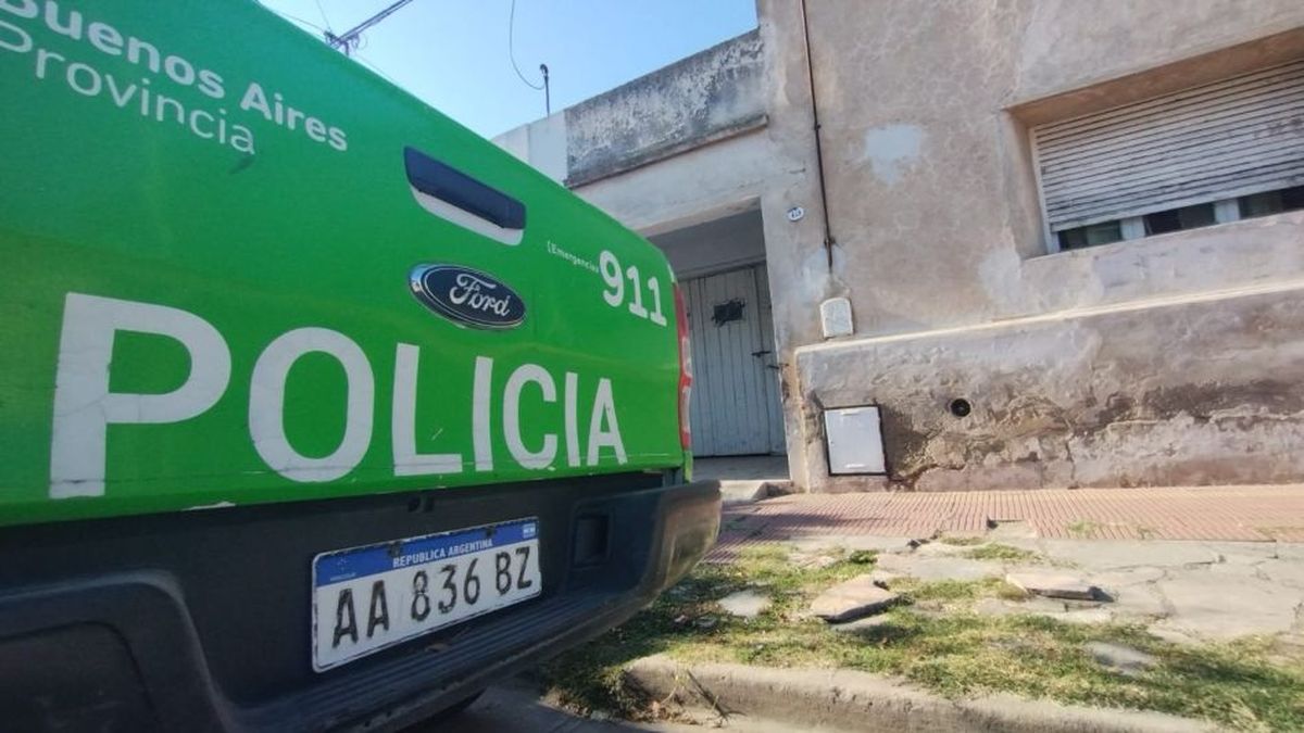 La Policía continúa peritando el luar. (Foto: Azul)