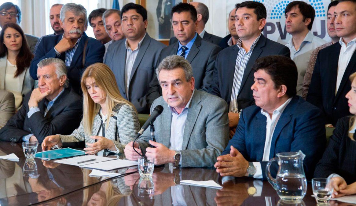 Faurie le respondió al FpV tras la denuncia de intento de golpe de Estado en Venezuela: No hay que ponerse una venda en los ojos