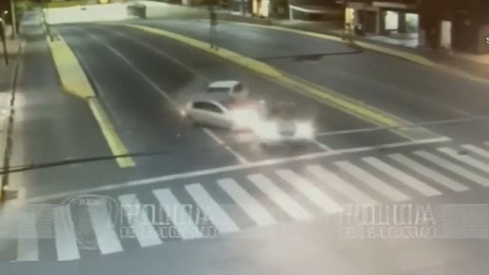 Impresionante choque triple en Belgrano: un conductor dio tres veces más de alcoholemia que lo permitido