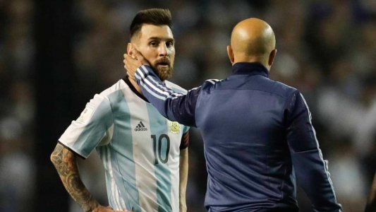 Guillermo Andino ensaya una arenga para Lionel Messi como si fuese Sampaoli