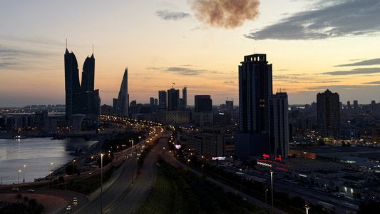 Irán multiplica sus ataques y lanza misiles contra edificios en Baréin donde había militares de Qatar