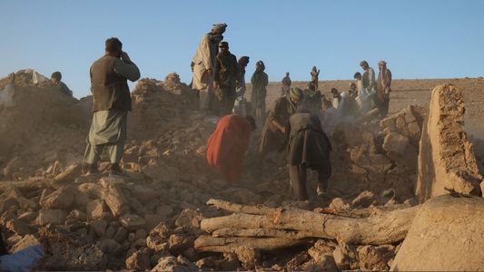 Una combinación de sismos dejó al menos 2.400 muertos en Afganistán